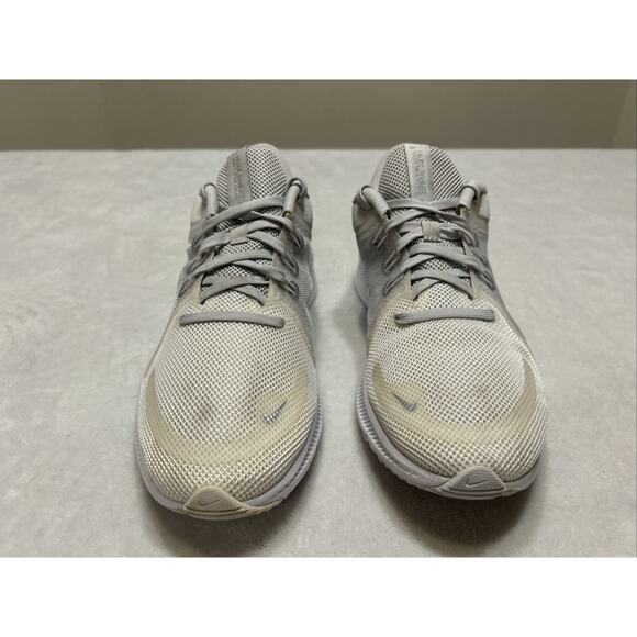 Nike Women’s Running Shoes Size 9 Quest 4 DA1106-100 White Sneakers Comfort - Picture 2 of 9